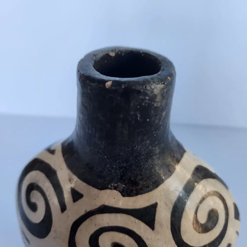Lenca Honduras Indigenous Tribal Folk Art Clay Pottery Vase Blackware Geometric
